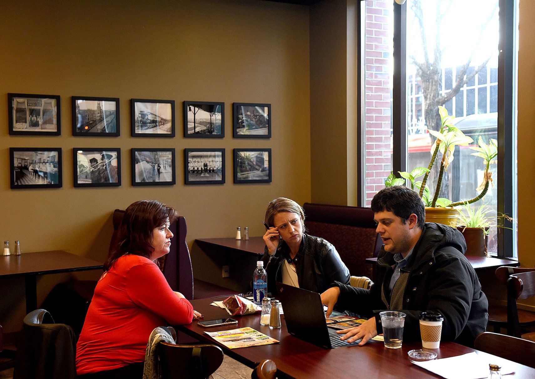 Meeting at the cafe